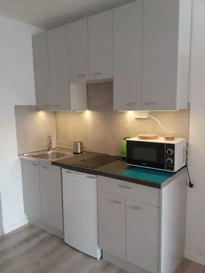 Wynajmę w pełni umeblowane i wyposażone studio dla 1-2 osób - miniatura 5