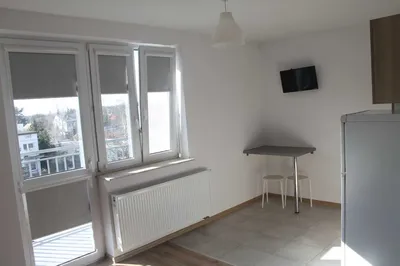 Bezczynszowe - z dużym balkonem i bezpłatnym parkingiem - w nowoczesnym apartamentowcu do wynajęcia od zaraz - miniatura 2