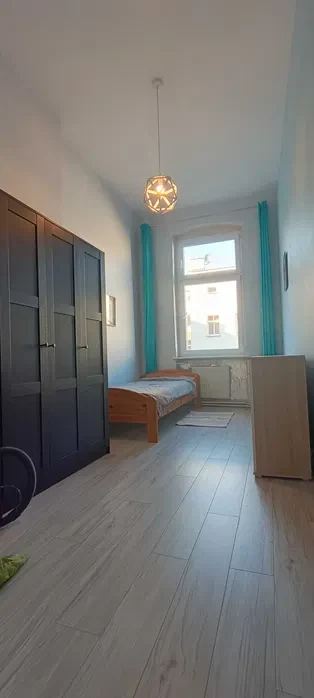 Pokój jednoosobowy po odświeżeniu przy Bramie Portowej - 1/6