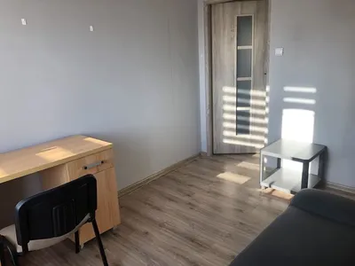 Pokoj jednoosobowy w mieszkaniu 4-pokojowym z balkonem - miniatura 3
