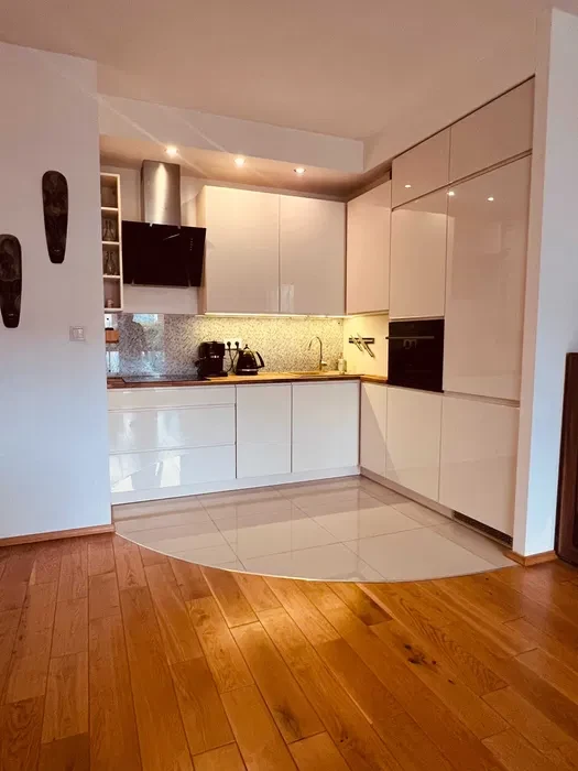 Mieszkanie 2 pokojowe 43 m² z balkonem i klimatyzacją – Bemowo, metro Chrzanów - 1/8