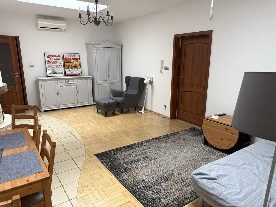 Do wynajęcia kawalerka 35 m² z klimatyzacją | blisko Manufaktury | media w cenie - 1/4