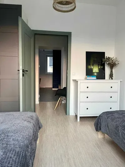 Do wynajęcia mieszkanie 3 pokoje, słoneczne, po remoncie samo centrum, 100m do SKM, ZKM, park centralny - miniatura 4