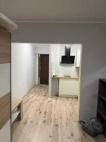 Wynajmę umeblowaną kawalerkę 28 m² z balkonem - miniatura 2