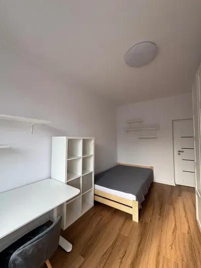 Jednoosobowy pokój z balkonem do wynajęcia Centrum - Adamskiego 13B - miniatura 2