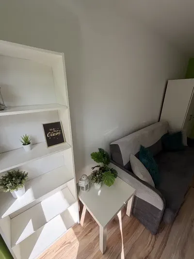 Pokój w mieszkaniu dla studentów, w środku Uniwersytetu - miniatura 3