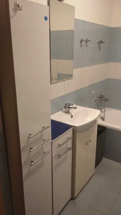 Mieszkanie na wynajem 49m + balkon. Przystanek autobusowy przy osiedlu. - miniatura 3