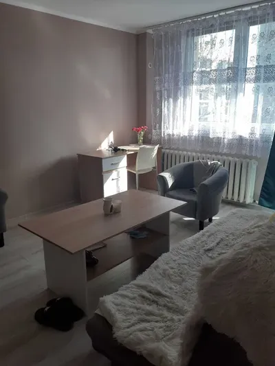 Pokój jednoosobowy z balkonem dla studentów lub młodych pracujących blisko politechniki - miniatura 2