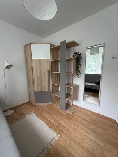 3 Pokoje os.Podwawelskie (ul.Komandosów) dla 3 osób - miniatura 5