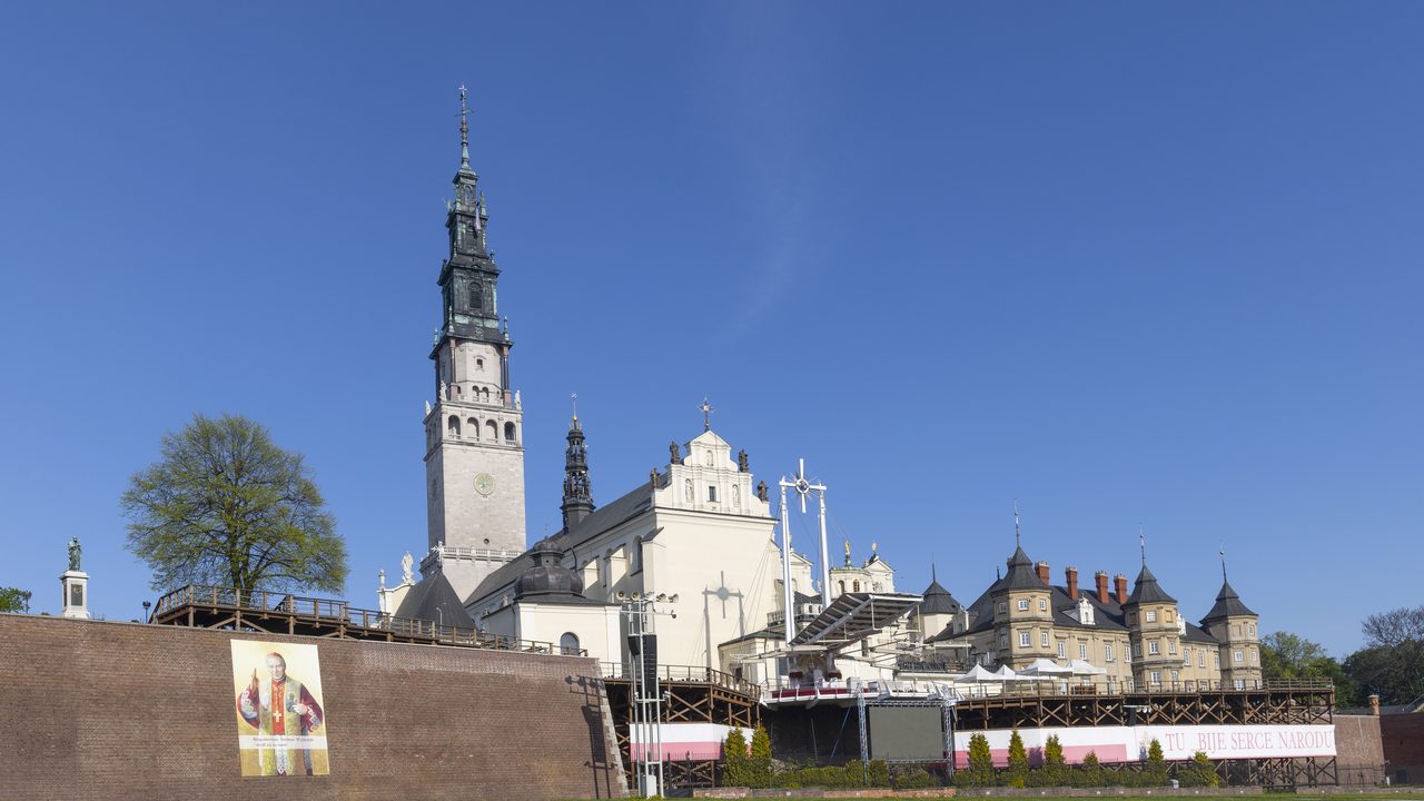 Panorama Częstochowy z klasztorem na Jasnej Górze i Aleją Najświętszej Maryi Panny, ilustracja częstochowskiego rynku najmu
