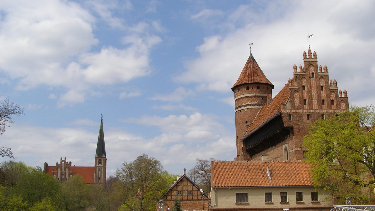 Panorama Olsztyna z Zamkiem Kapituły Warmińskiej i jeziorem Ukiel, ilustracja warmińsko-mazurskiego rynku najmu
